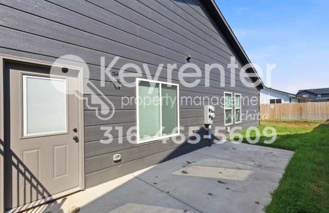 New 3-Bedroom Duplex with 2-Car Garage, Fenced Yard & Lawn Care Included Gallery 4
