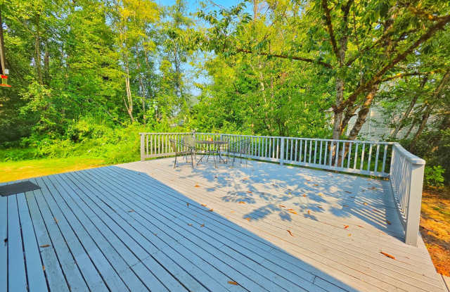 Charming Rose Hill Rambler with Spacious Private Lot Gallery 4