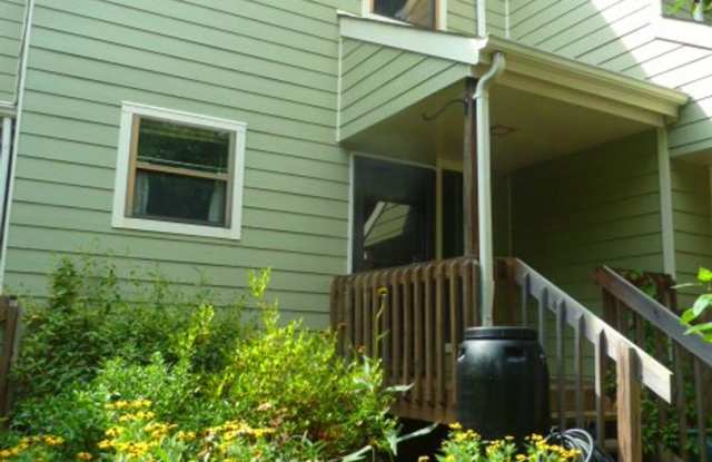 Lovely, updated 2br in Weatherhill. Great location & Carrboro charm! photos photos