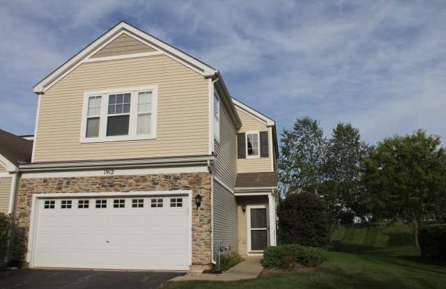 Beautiful 3 Bed/2.5 Bath Townhome Located in Carpentersville! photos photos