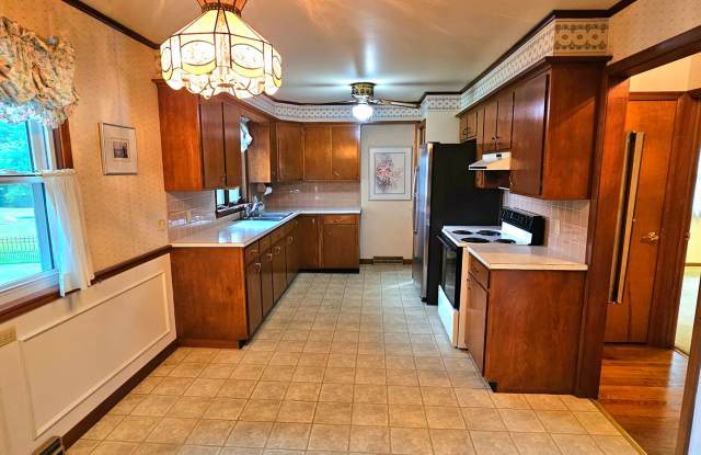 Welcome to this charming 2 bedroom, 1 bathroom duplex in Lexington School district photos photos