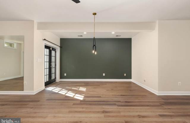 7216 WHITE HOUSE Drive Gallery 3