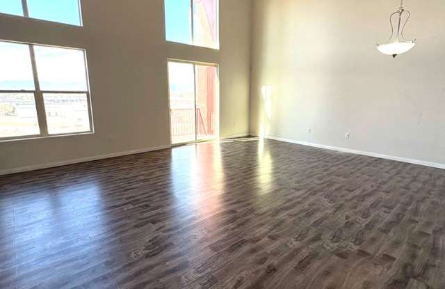 Beautiful, 2 story penthouse loft at the Manhattan condos on the south strip. photos photos