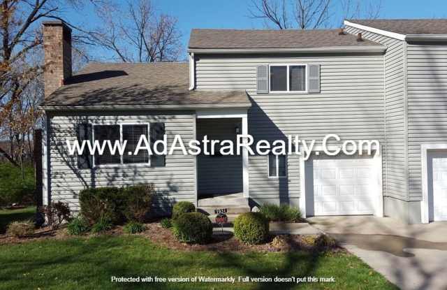 Beautiful Remodeled South KCMO Townhome-Available NOW!! - 1924 East 97th Street, Kansas City, MO 64131