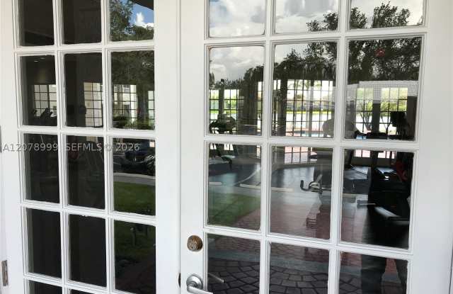 2851 N Oakland Forest Dr Gallery 2