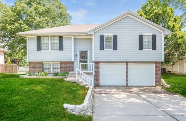 1712 Northeast Stonewood Drive - 1712 Stonewood Drive, Lee's Summit, MO 64086