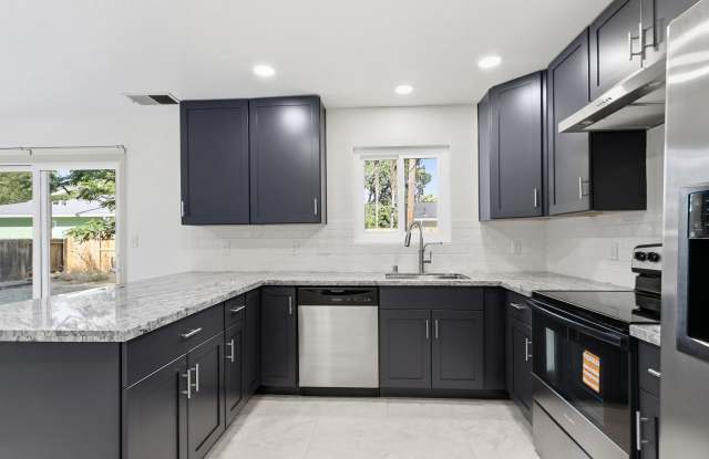 Updated 4 Bed 2 Bath Available for Immediate Move-In! Gallery 1