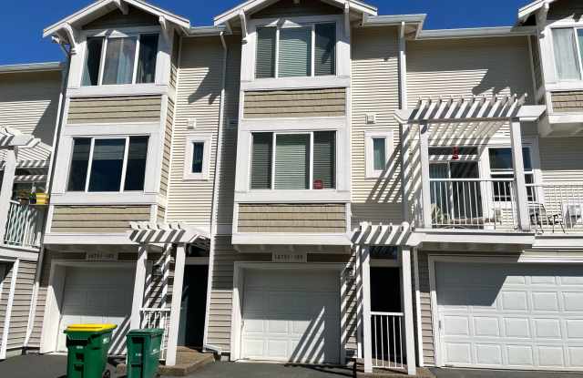 Stylish 2br/2.5ba Townhome with 2-car tandem garage in great Beaverton location photos photos