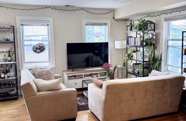 171 Thorndike Gallery 1