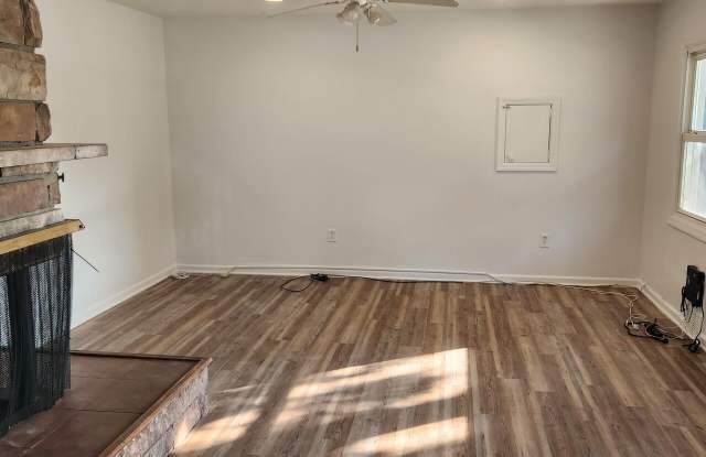 175 W Sylvania Avenue Gallery 3