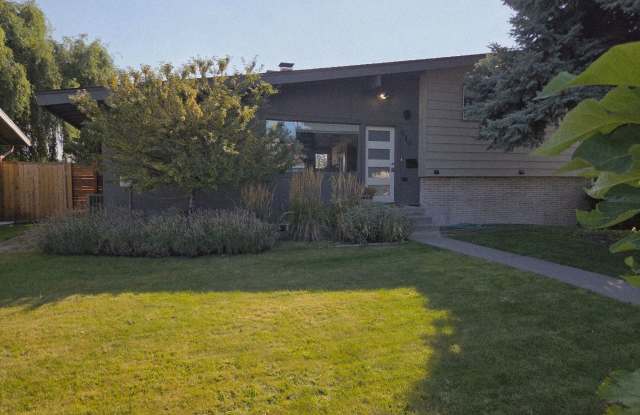 3Bedroom, 2.5 Bath Mid Century Modern Home in Wenatchee photos photos