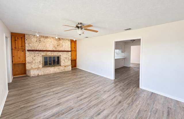 574 SW DUVAL Avenue Gallery 2