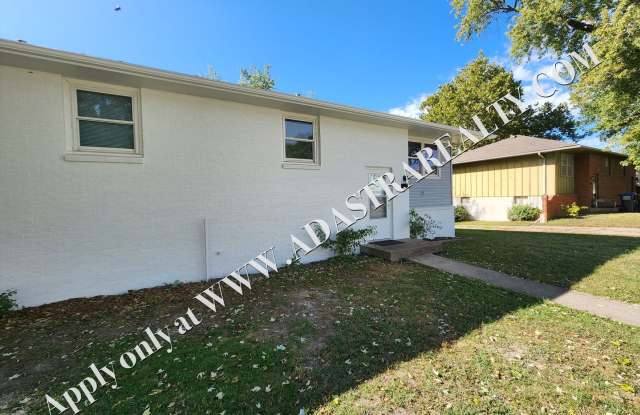 Nice Updated 2 Bed 1.5 Bath Duplex in Basehor-Available NOW!! photos photos