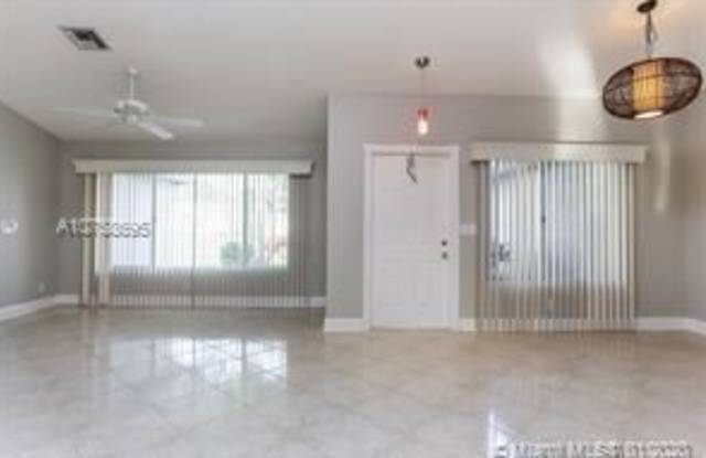 5550 NW 40th Ter Gallery 2