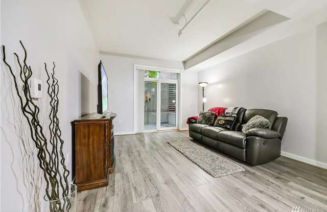Welcome home to Capitol Hill - Close to all Seattle Offers secured Garage Parking Included Gallery 3