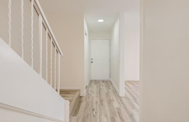 Beautiful Las Vegas Country Club townhome Gallery 3