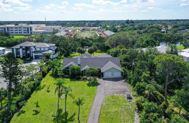 4935 RIVERWOOD AVENUE photos photos