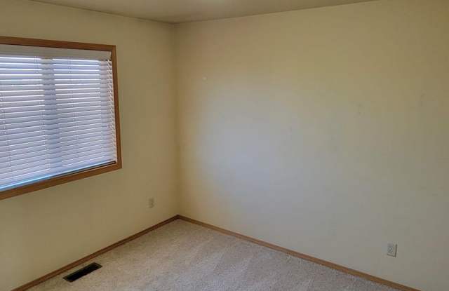 3 Bedroom, 2.5 Bathroom Townhouse: Month- Month Lease photos photos 3 Bedroom, 2.5 Bathroom Townhouse: Month- Month Lease photos photos