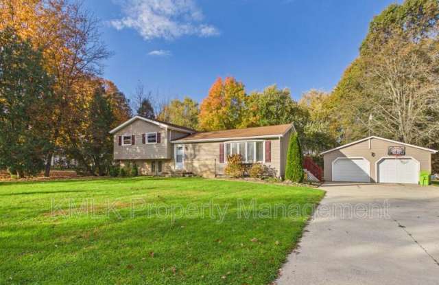 563 Hughes Dr Gallery 1