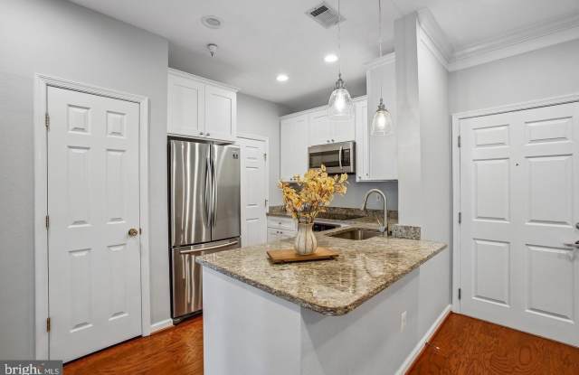 1571 SPRING GATE Drive Gallery 1