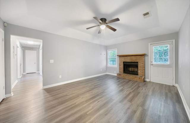 Newly Updated 3 BR 2BA Gallery 4