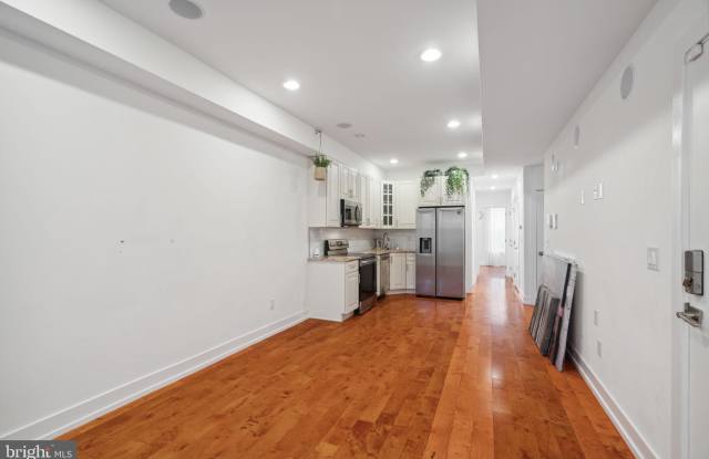 2513 N FRONT Street unit: 2 photos photos