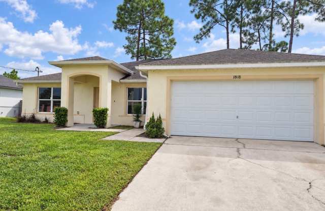 HALF OFF FIRST MONTH!!! Huge 4 bedroom/Greenbriar Area RECENTLY REDUCED! Gallery 1