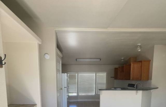 Comfy & Cozy Home for Rent Gallery 4