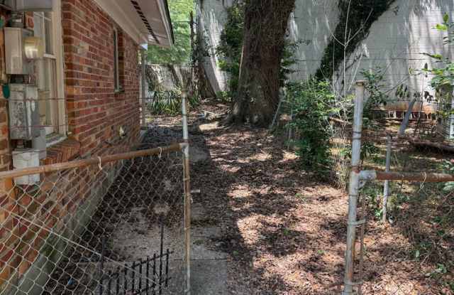 ** 3 bed 1 bath located in Forest Hills ** Call 334-366-9198 to schedule a self showing Gallery 4