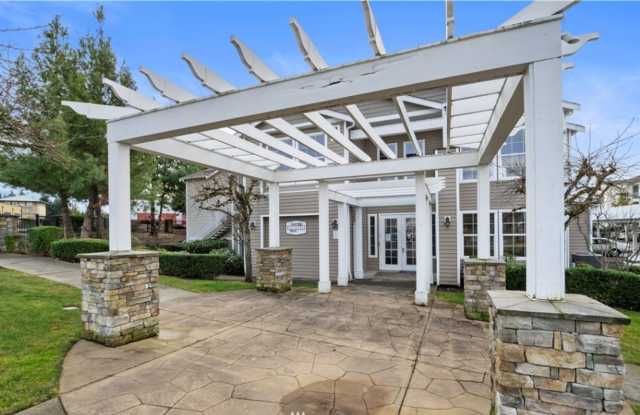 Beautiful Waterford Crossing 2 bedroom Condo w/ $500.00 OFF 1ST MONTHS RENT!!! photos photos