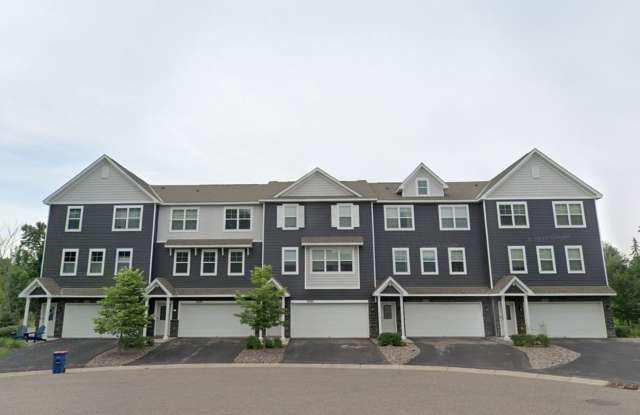 Charming 3BR Townhome in Maple Grove Gallery 1