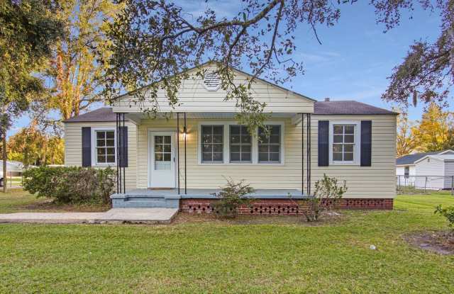 2 Bedroom, 1 Bath home in Center of Richmond Hill - Richmond Hill close to Ft. Stewart and HAAF photos photos