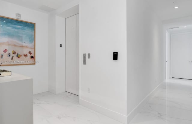 16901 Collins Ave photos photos