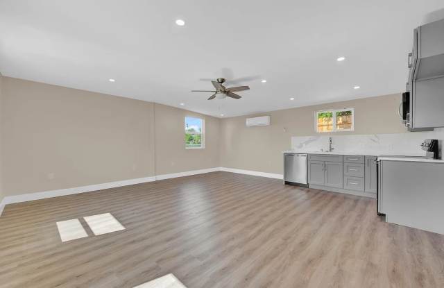 NEW BUILD! Beautifully designed mini home Gallery 3