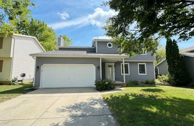 Beautiful 4 Bedroom Home in Bloomington! photos photos
