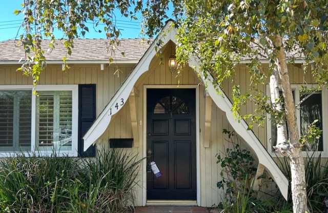 FOR LEASE - East Ventura- Charming 3+2 Home for Rent! Gallery 1