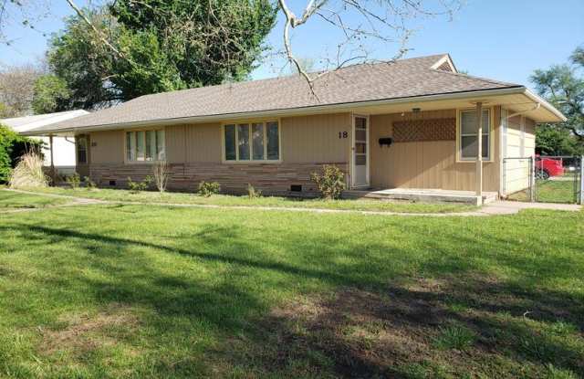 20 West 25th Avenue - 20 West 25th Avenue, Hutchinson, KS 67502
