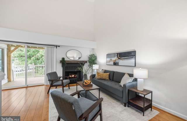 3377 LAKESIDE VIEW Drive Gallery 1
