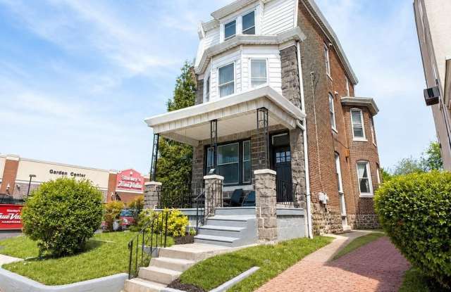 5547 RIDGE Avenue Gallery 2