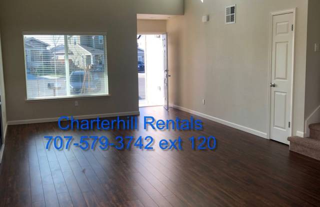 Light and bright, like new Coffey Park home with hardwood style flooring and beautiful yard Gallery 4