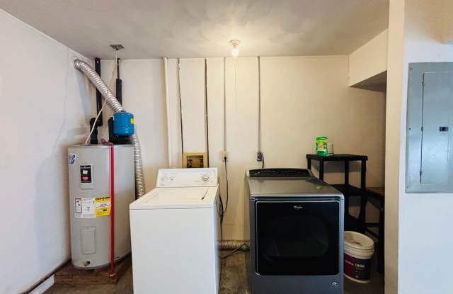 2 Bedroom, 2.5 Bath Townhouse Gallery 4