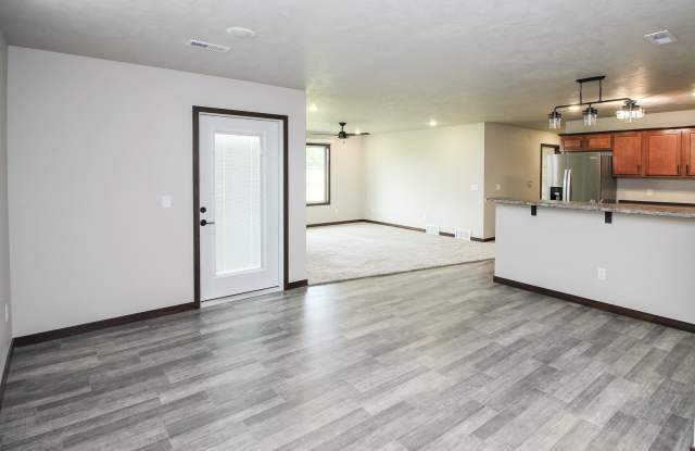 Newer 3 bed 2 bath in Tea Gallery 3