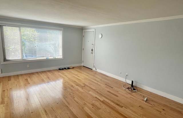 Wallingford 2-Bed Condo with Garage! Gallery 4