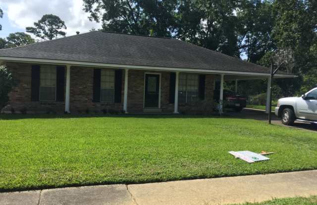Beautiful Home Near Highland Rd and Kenilworth Subdivision - 684 Wylie Drive, Baton Rouge, LA 70808