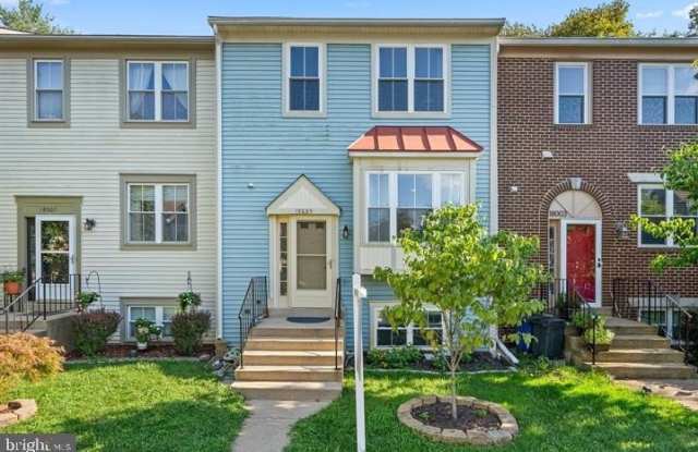 18005 SUNSET LAKE Court Gallery 1