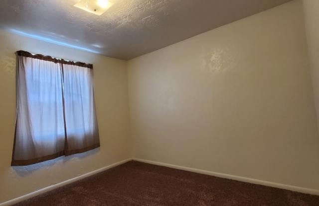 **Move in Special** Cozy 2 Bed, 1 Bath Home close to Burkhart park!! Gallery 4