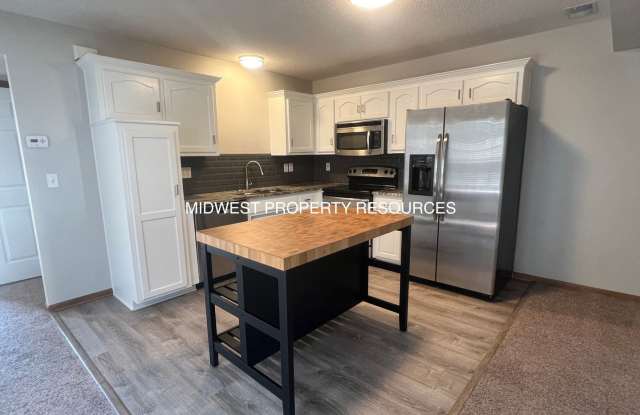 1611 SW Highland Dr Gallery 2