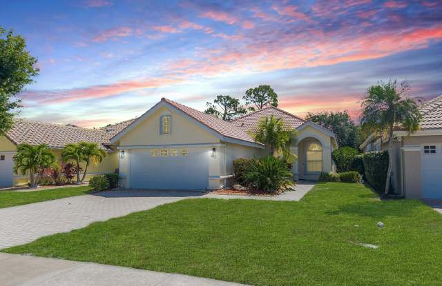 562 SW New Castle Cove photos photos