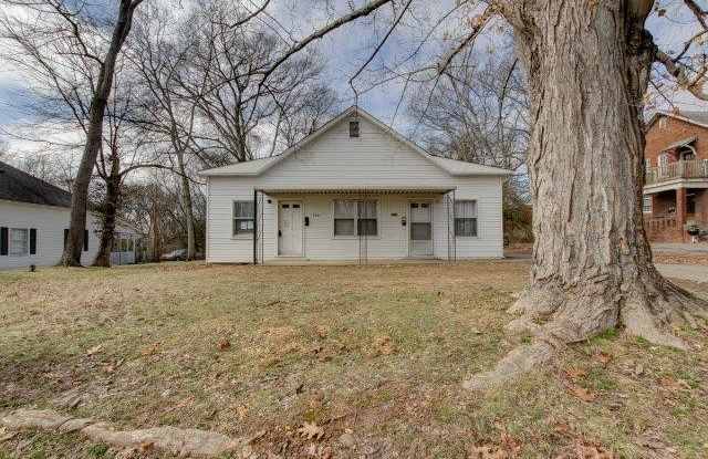 548 1/2 Greenwood Avenue Gallery 2
