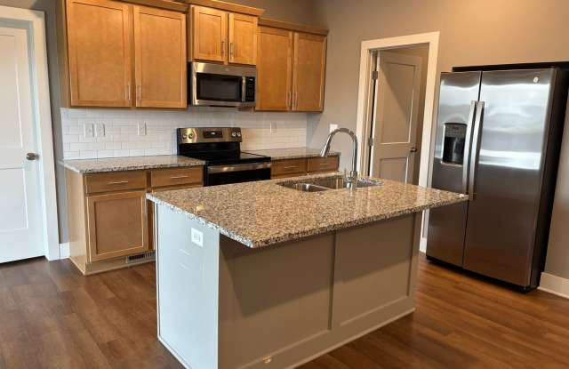 Spacious 5-Bedroom Home with Basement & Huge Yard Gallery 4